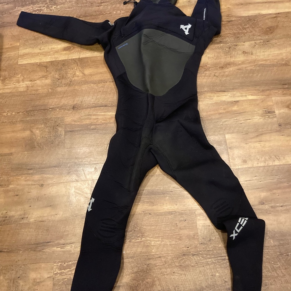 Xcel Infiniti X2 6/5/4 size XL like new worn 2x